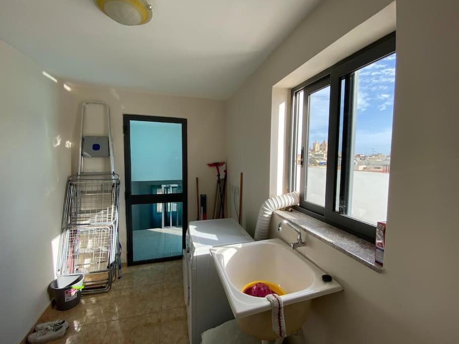 May Flower: Modern Flat Close To Airport/Bus Stops Tarxien Dış mekan fotoğraf