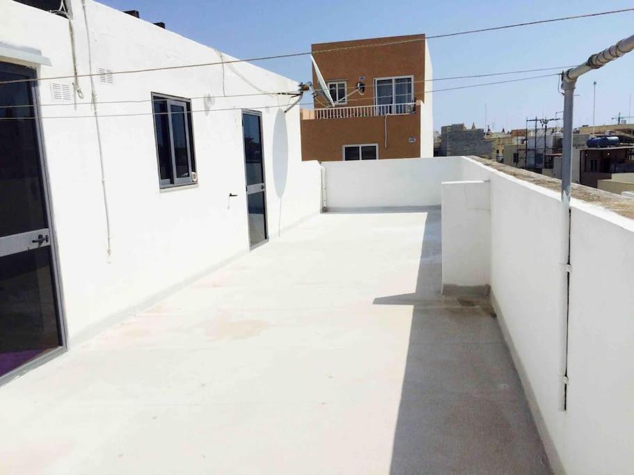 May Flower: Modern Flat Close To Airport/Bus Stops Tarxien Dış mekan fotoğraf