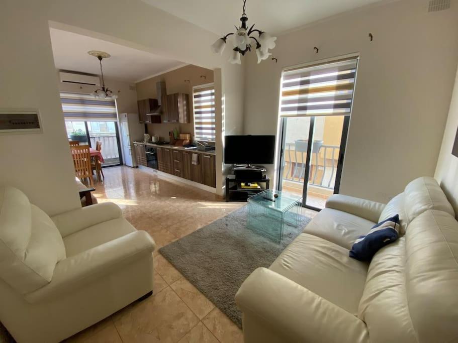 May Flower: Modern Flat Close To Airport/Bus Stops Tarxien Dış mekan fotoğraf